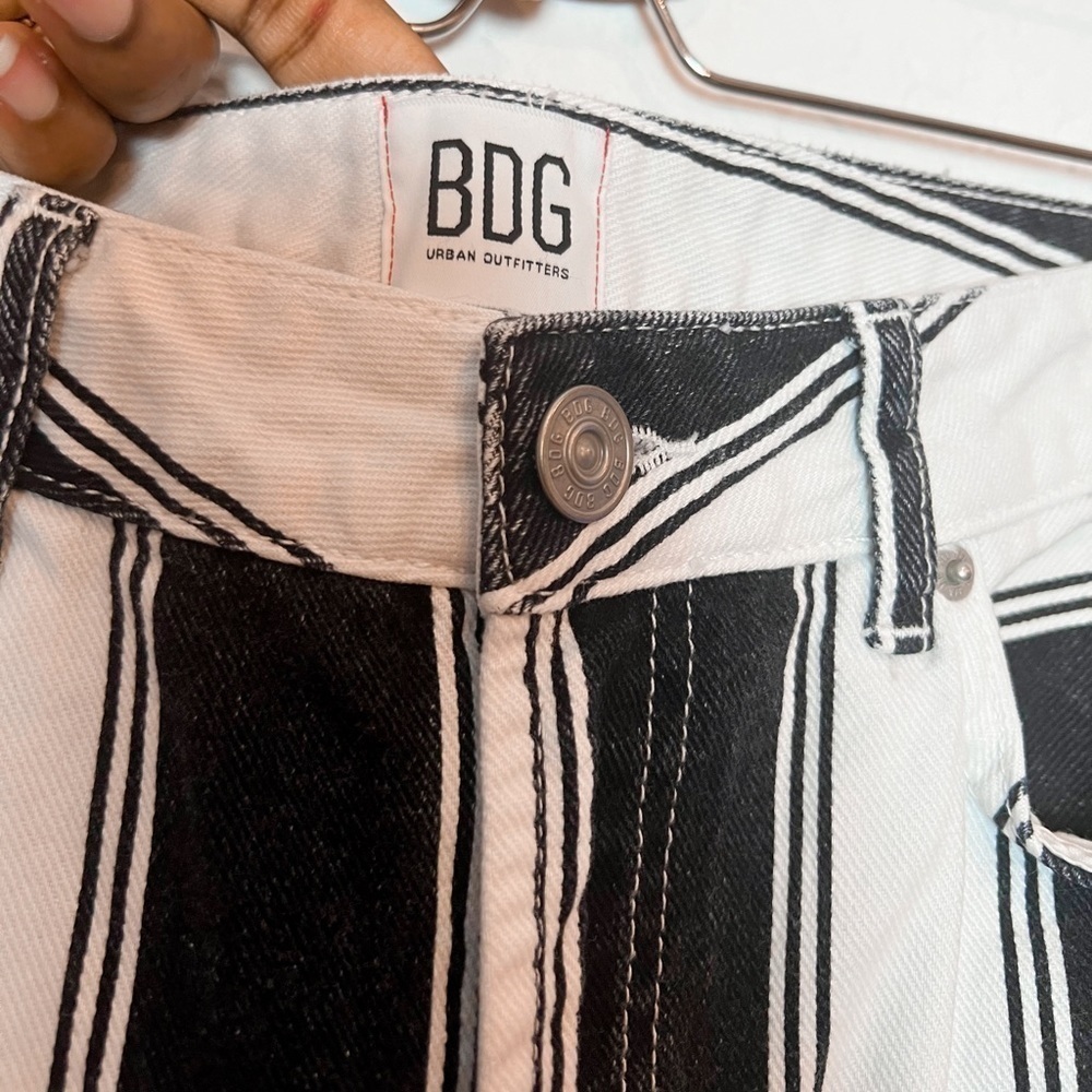 Urban Outfitters Mom High Waisted Tapered Leg Jeans - Picture 10 of 12